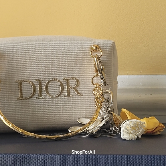 - ❤️Host pick 💥💥Dior New💥💥 - Picture 9 of 16